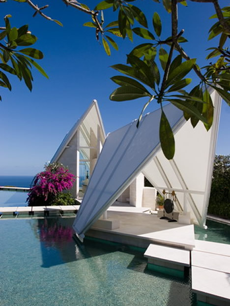 kapel tirtha uluwatu